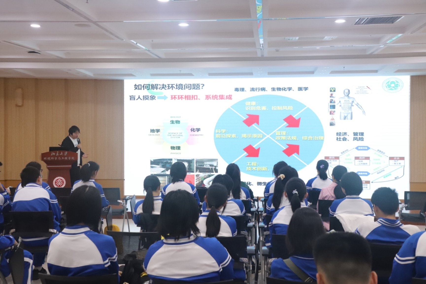 会议室里的人们
AI 生成的内容可能不正确。